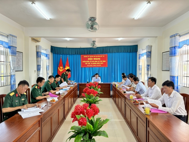 Hội nghị kiểm điểm tập thể và cá nhân Đảng ủy Quân sự huyện năm 2023