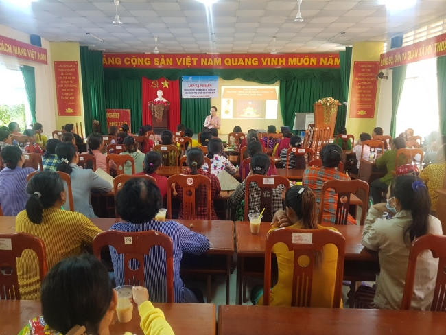 Tập huấn giảm nghèo về thông tin cho cán bộ, hội viên phụ nữ xã Mỹ Thuận