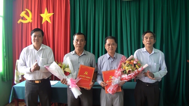 Lễ công bố các quyết định của Ban Thường vụ Huyện ủy về việc điều động cán bộ