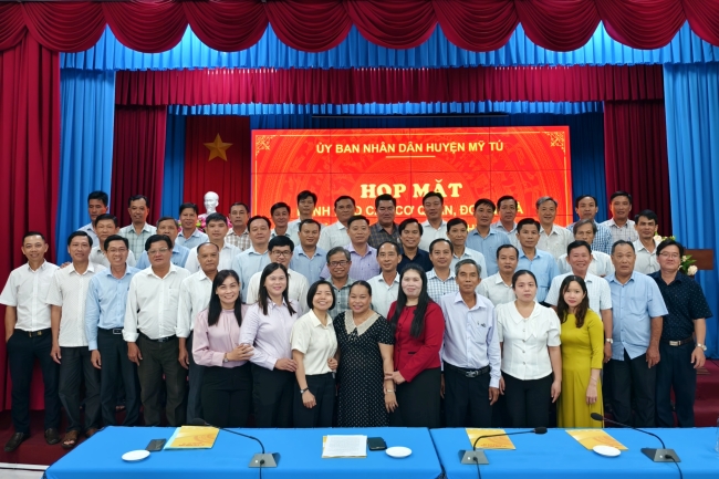 Họp mặt lãnh đạo các cơ quan, đơn vị và Chủ tịch UBND các xã, thị trấn trên địa bàn huyện Mỹ Tú