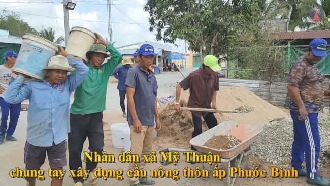 Nhân dân xã Mỹ Thuận chung tay xây dựng cầu giao thông nông thôn
