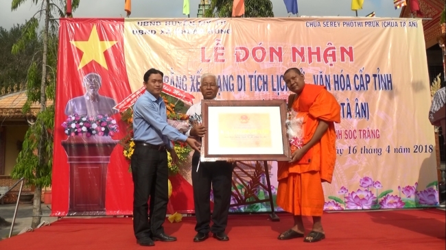 Lễ đón nhận bằng xếp hạng di tích lịch sử văn hóa cấp tỉnh Chùa Sêrey Phôthi prứk ( chùa Tà Ân )của huyện Mỹ Tú