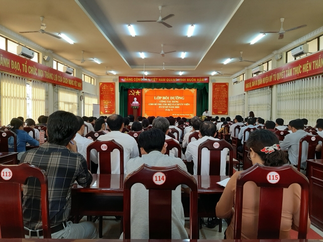 Mỹ Tú: bồi dưỡng công tác Đảng cho Bí thư hoặc Phó Bí thư Chi bộ và Cấp ủy cơ sở năm 2020