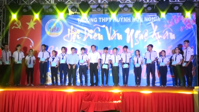 Trường THPT HHN tổ chức đêm văn nghệ gây quỹ khuyến học