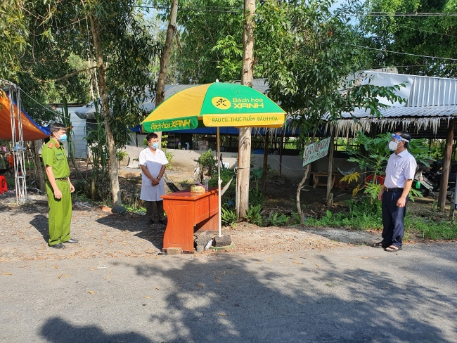 Đồng chí Nguyễn Việt Phú kiểm tra, khảo sát công tác phòng chống dịch bệnh Covid 19 trên địa bàn huyện