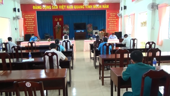 Bí thư Huyện ủy Mỹ Tú kiểm tra công tác phòng chống dịch Covid-19 tại xã Thuận Hưng