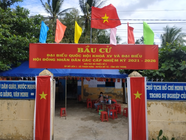 Đồng chí Lê Thanh Vị, Phó Bí thư Thường trực Huyện ủy Mỹ Tú, đã đến kiểm tra tình hình công tác Bầu cử các xã Mỹ Hương, Thuận Hưng và Phú Mỹ