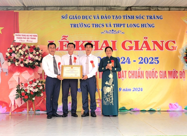 Trường THCS - THPT Long Hưng khai giảng năm học mới và Đón Bằng công nhận trường ĐCQG mức độ 1