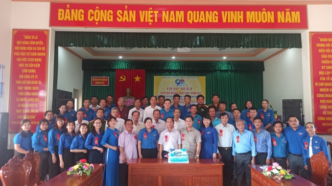 Họp mặt cán bộ Đoàn qua các thời kỳ nhân kỹ niệm 90 năm ngày thành lập Đoàn thanh niên cộng sản Hồ Chí Minh