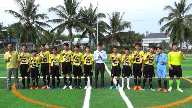 Trường THCS Huỳnh Hữu Nghĩa xuất sắc đạt giải nhất môn bóng đá trong khuôn khổ Hội khỏe Phù đổng huyện Mỹ Tú lần thứ 36