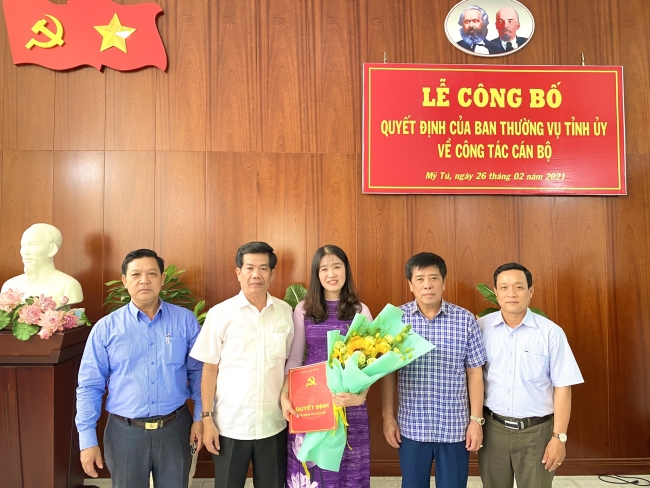 Công bố Quyết định bổ nhiệm Trưởng Ban Tuyên giáo Huyện ủy Mỹ Tú