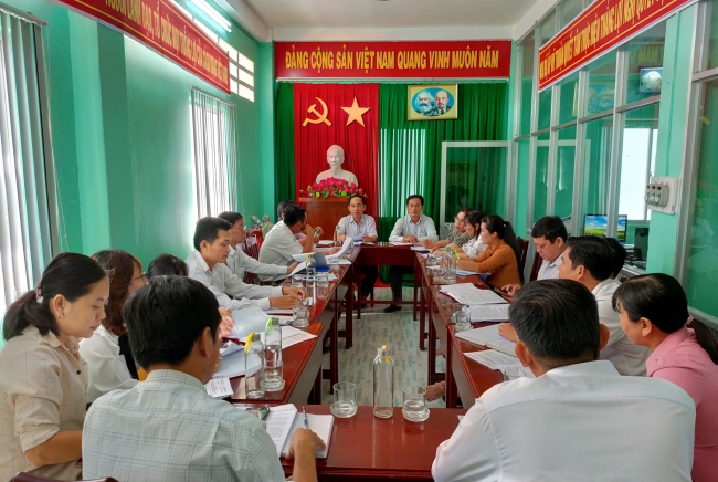 Đoàn kiểm tra Ban Chỉ đạo công tác bầu cử huyện Mỹ Tú, kiểm tra công tác bầu cử tại thị trấn Huỳnh Hữu Nghĩa