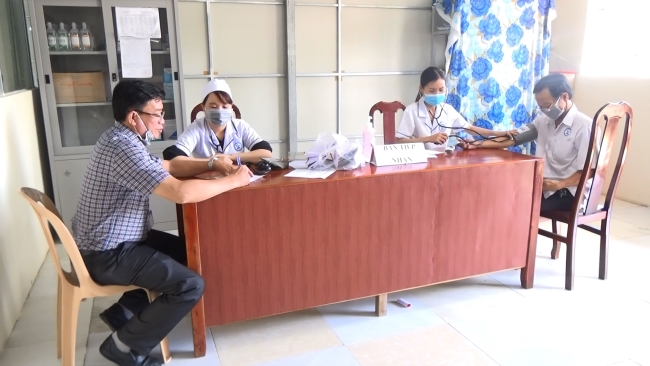 Trung tâm Y tế huyện Mỹ Tú triển khai tiêm Vaccine phòng Covid-19