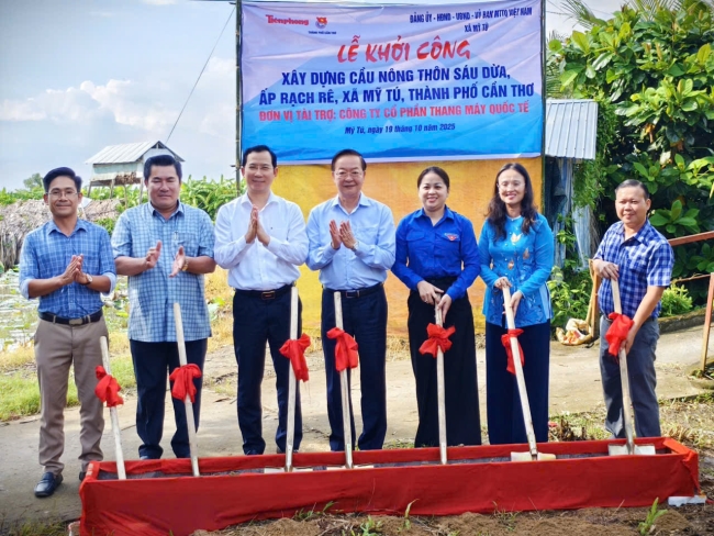 Lễ khởi công xây dựng cầu Sáu Dừa, ấp Rạch Rê, xã Mỹ Tú, thành phố Cần Thơ