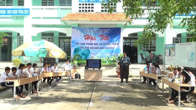 Buổi sinh hoạt ngoại khóa về ứng phó với biến đổi khí hậu cho các em học sinh của trường THCS Mỹ Phước A