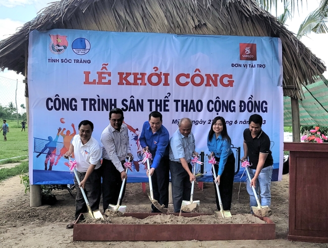 Tỉnh đoàn sóc Trăng tặng Công trình Sân thể thao cộng đồng kinh phí 150 triệu đồng cho ấp Bét Tôn xã Phú Mỹ