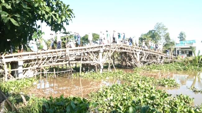Nhân dân xã Mỹ Thuận chung tay xây dựng hai cây cầu giao thông nông thôn