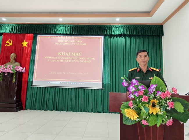 Huyện Mỹ Tú tổ chức lớp bồi dưỡng kiến thức quốc phòng và an ninh cho đối tượng 4 năm 2025