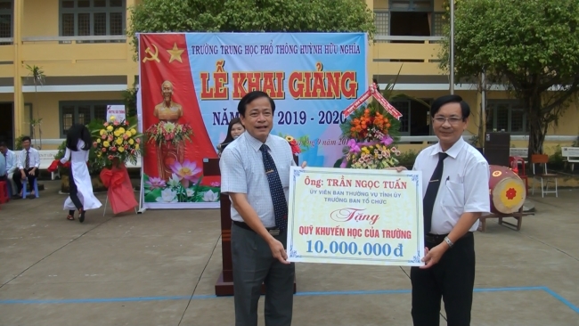 Trường THPT Huỳnh Hữu Nghĩa khai giảng năm học mới 2019-2020