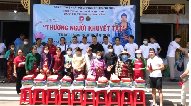 Chương trình từ thiện “Thương người khuyết tật” tặng quà tại chùa Phước Long xã Mỹ Thuận